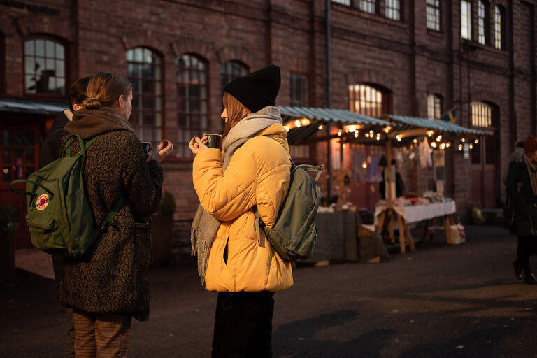Fotografering i Linköping på Skyltens julmarknad av Fotograf Engström 