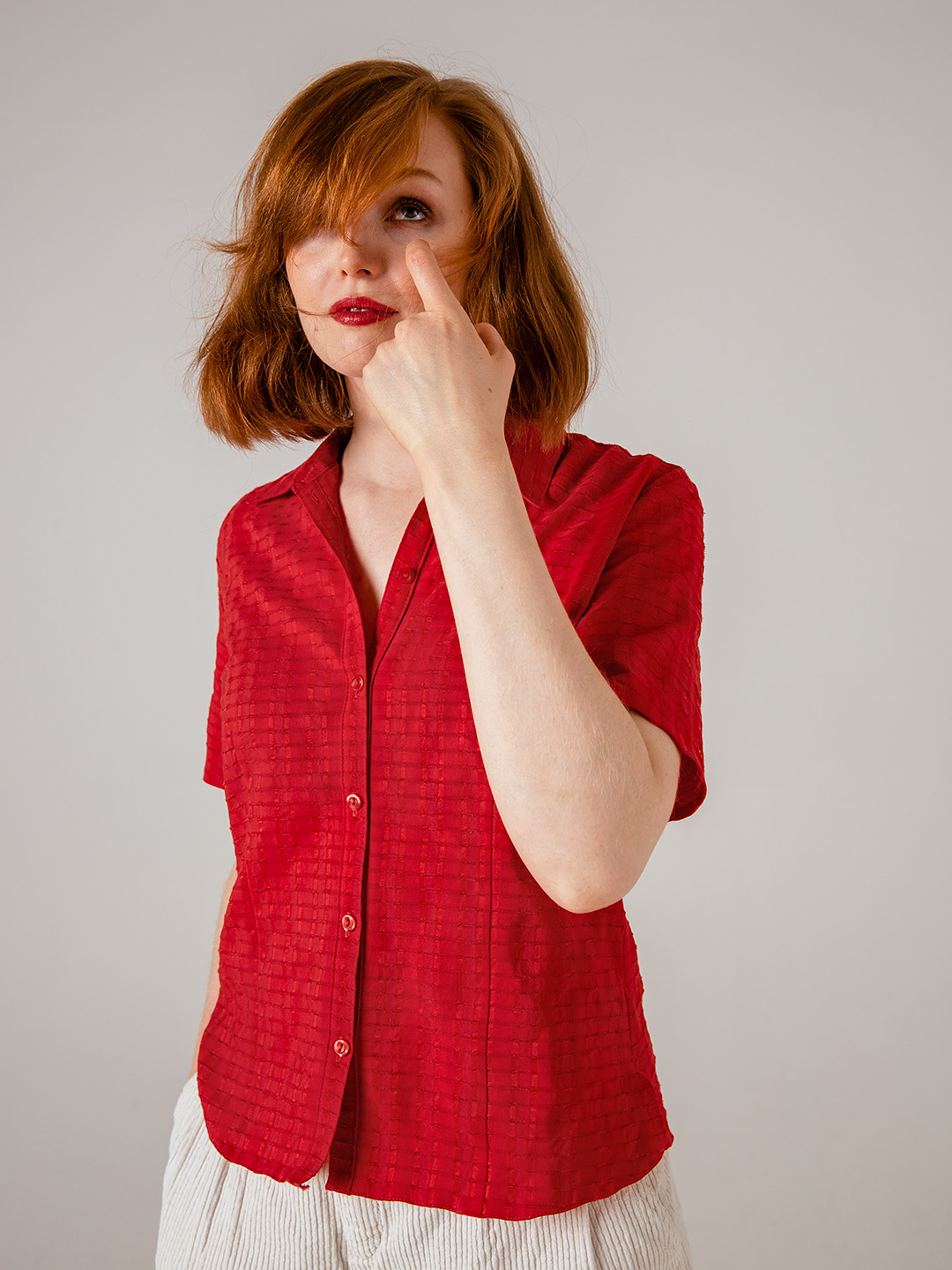 Modefotografering i fotostudio i Linköping, kläder från Stadsmissionen Second Hand, av Fotograf Engström - fotograf i Linköping