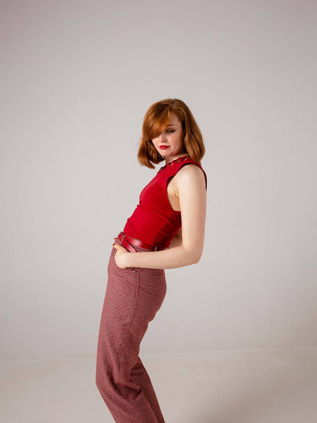 Modefotografering i fotostudio i Linköping, kläder från Stadsmissionen Second Hand, av Fotograf Engström - fotograf i Linköping