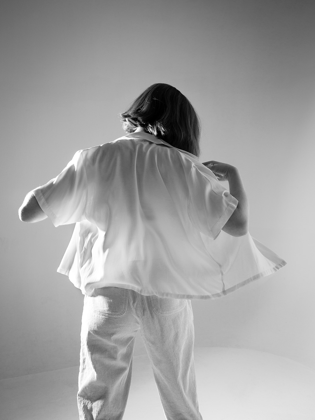 Modefotografering i fotostudio i Linköping, kläder från Stadsmissionen Second Hand, av Fotograf Engström - fotograf i Linköping