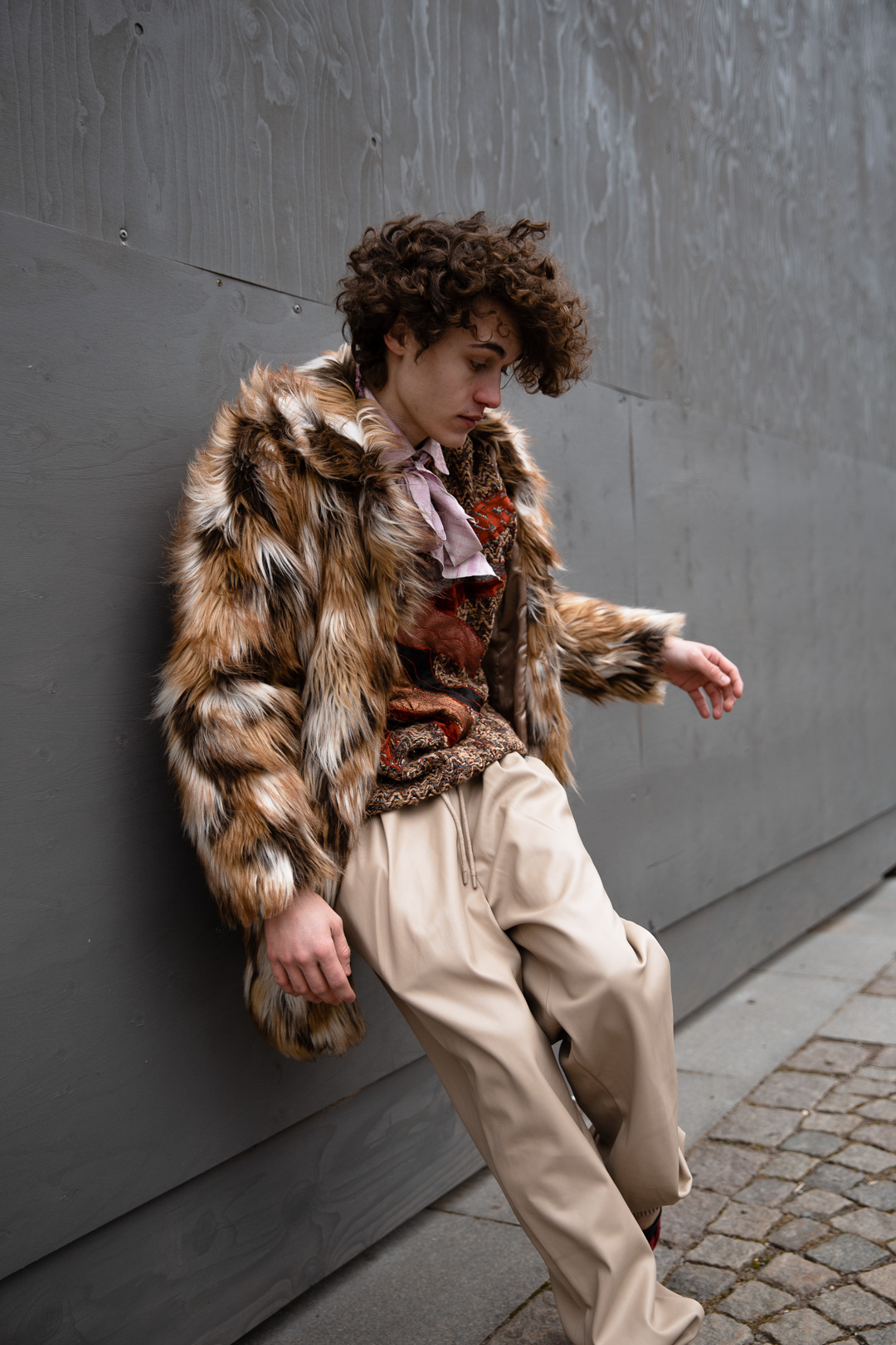 Modefotografering med kläder från vintagebutik Awesome Rags av fotograf Christine Engström