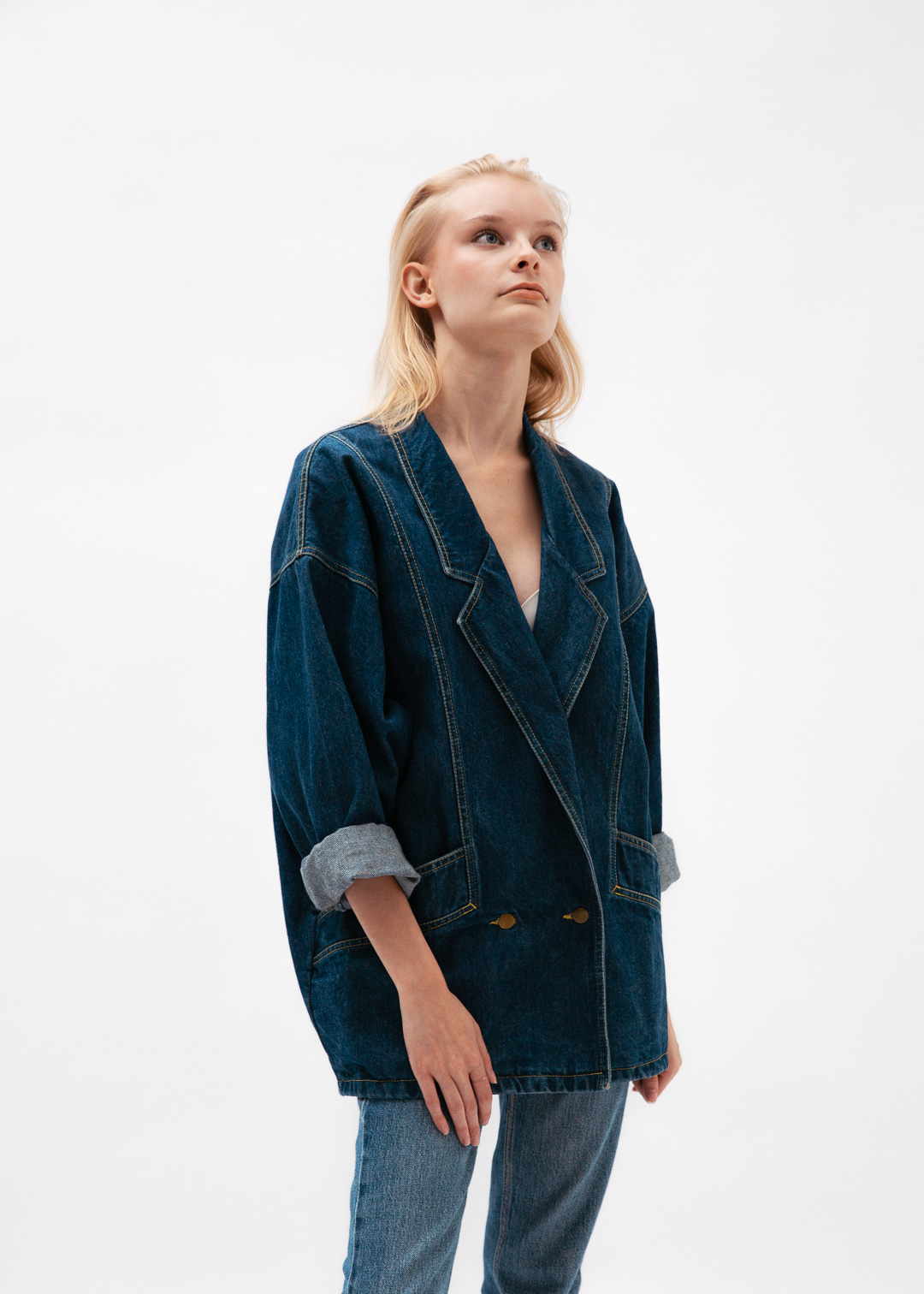 Fotografering med modell Linnea A i studio av Fotograf Engström, Linköping, Östergötland