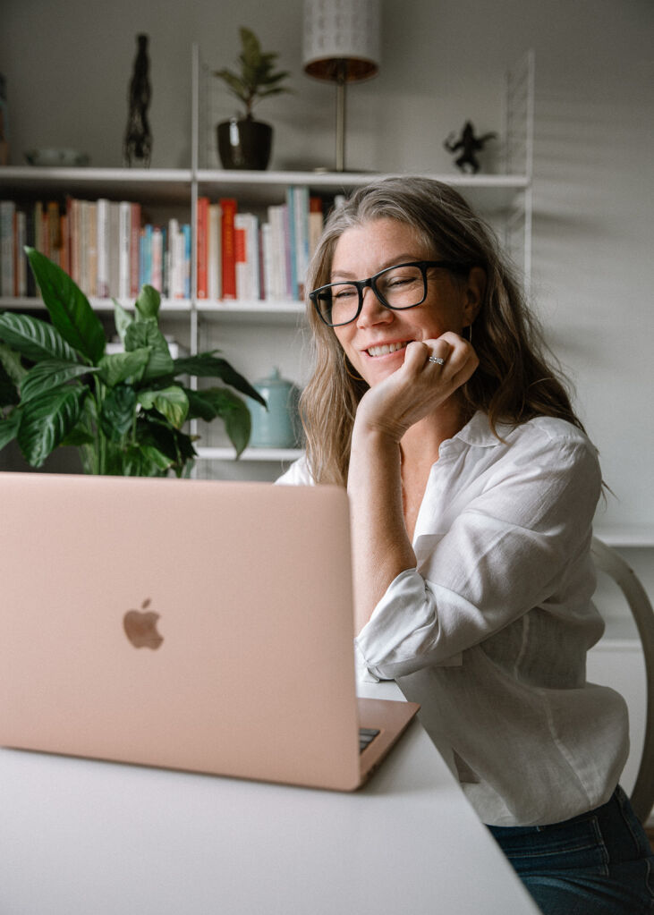 Personal brand-fotografering med Jenny på Holistisk Hälsa av Fotograf Engström i Linköping